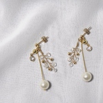 かすみ草 小枝のワイヤーピアス(リーフ じゃらじゃらＶｅｒ．)