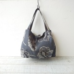 ダークグレーの大きなフラワー  ショルダーバッグ  
