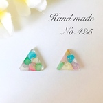 《送料込》❁︎春色❁︎トライアングル さざれ石 ポスト ピアス