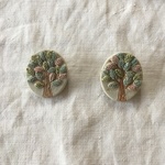 【陶土】淡いろの木　ブローチ olive