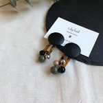 ブラックレザーのじゃらじゃらピアス