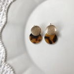 ゴールドとべっ甲のピアス