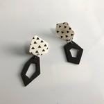 不思議な形のさんかく柄ピアス/イヤリング変更可