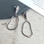 【ピアス限定】シンプルシルバーの変形メタルリングピアス