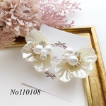 パールの花びら パールビジュー  ピアス イヤリング