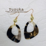 べっ甲風の大きめアクリルプレートのピアス/イヤリング