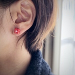 つるんと陶器風お花ピアス