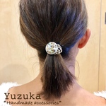シェルパウダー入り半円ホワイト樹脂パーツとフラワーチァームのヘアフック