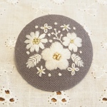 刺繍ブローチ
