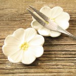 白いお花の箸置き