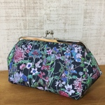 たっぷり入って倒れないふかふかリバティがま口ポーチ【ワイルドフラワーズ】