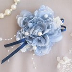 【送料無料】ふわふわピオニーのコサージュ（エクリュブルー）【卒業式・入学式・結婚式に】