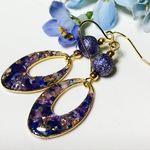 ブルーのお花を散りばめた楕円のピアス／イヤリング