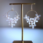 花束のフープピアス/イヤリング 16kgpハンドメイド マニキュアフラワー