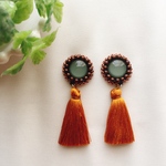 ビーズ刺繍 ミニタッセル    ピアス／イヤリング 