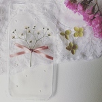 かすみ草とりぼんのiPhoneケース