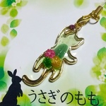 オルゴナイト　薄い緑の猫ちゃんの悪戯ストラップ（かすみ草とアベンチュリン）