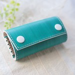 革のキーケース／手染めターコイズ×ホワイト