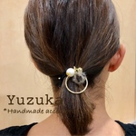 ファーボールとゴールドリングのヘアフック