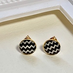モノトーンピアス ギザギザ