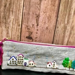 お家の刺繍ペンポーチ