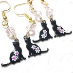 桜を纏う黒猫ピアス