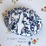小さな青の物語 お雛様ねこちゃん刺繍ブローチ