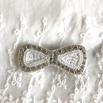 ﾋﾞｰｽﾞ刺繍ﾌﾞﾛｰﾁ りぼん ｼﾙﾊﾞｰｽﾃｯﾁ