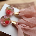 お花×ピンクタッセルピアス、イヤリング