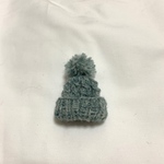 ニット帽のブローチ  
