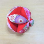 赤ちゃんの鈴入りキッキングボール(和柄×赤）