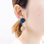 【 chimie vintage collection- 304 】フランスヴィンテージ糸巻き風ボタンとゴールドウッドボールのイヤリング・ピアス