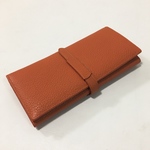 柔らかい本革の大きめウォレット