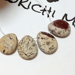 ②4個セット　chofuaジャスパー　ティアドロップペンダントビーズ　　13x11x5㎜ 