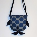 ジンベエザメのショルダーバッグ（ブルー×グレー）