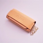 【 ～アウトレットセール～ 】〖個性あるフォルム ×  ゴールド色のcuteなハートのキー金具 〗　ヌメ革　キーケース　～ROUTE83～