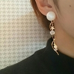 シェルビジューと揺れる星のピアス/イヤリング