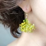lime green 花束 ピアス/イヤリング   イエロー  グリーン  ゆらゆら揺れる フラワーギフト
