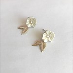小さなアンティーク調フラワー＆リーフピアス