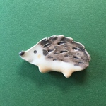 ハリネズミのブローチ(陶器)