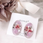 紫陽花とドライフラワーのクリアオーバルレジン ピアス／イヤリング