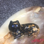 金の手の黒ネコちゃん  オルゴナイト 