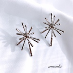 個性的 シルバーピアス