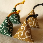 ネコさんのまきびしセット(唐草 黄/緑)