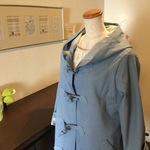 スカイブルーのデニムのダッフルコート