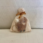 おくりものブローチ(茶くま)