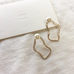 ”女度“上げる上品アイテム♡ ミニパールトップユニークシェイプピアス 【221】