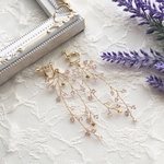 くすみピンクと小さなゴールドハートのロング小枝イヤリング 16kgp