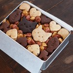 「ねこたちの恋するバレンタイン」クッキー缶（L）