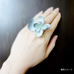 【在庫ラスト】淡水パールと紫陽花の花びらの指輪■ ソフトハイドランジア　ブルー